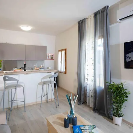 Lezioso, Casegalante In Apartamento